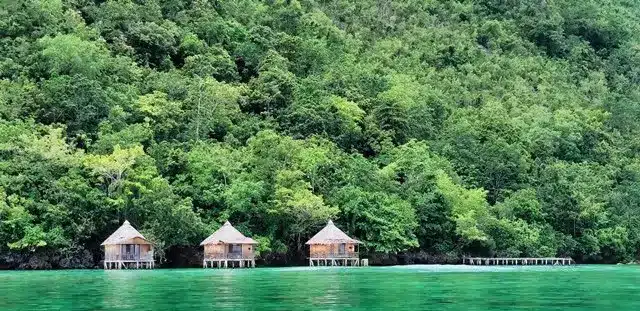 Pantai Ora, Surga Tersembunyi di Pesisir Maluku Tengah