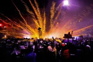 Kembang Api Tiongkok Hiasi Festival Di luar Negeri